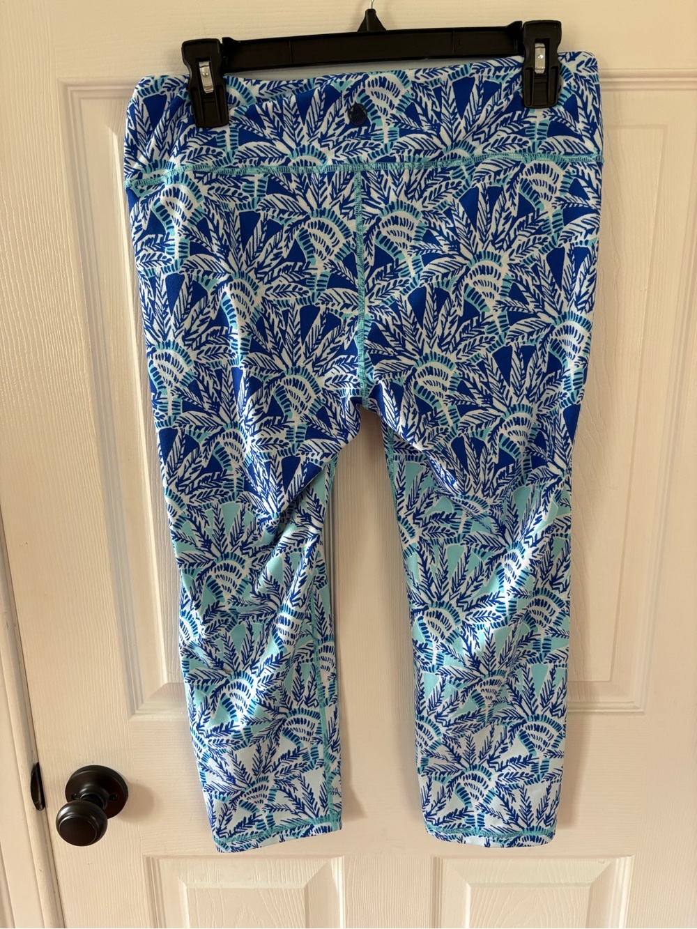 Lilly Pulitzer Luxletic Blue Tropical Print Cropped Leggings Size Large - Picture 2 of 6
